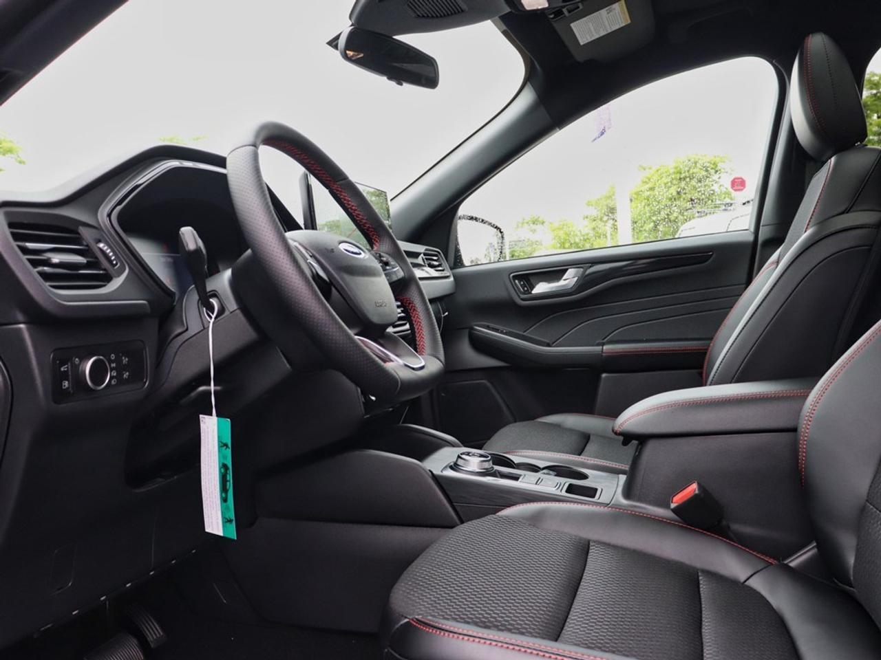 2025 Ford Escape ST-Line Select | AWD | 2.0L | TECH 2 | ROOF | TOW Photo