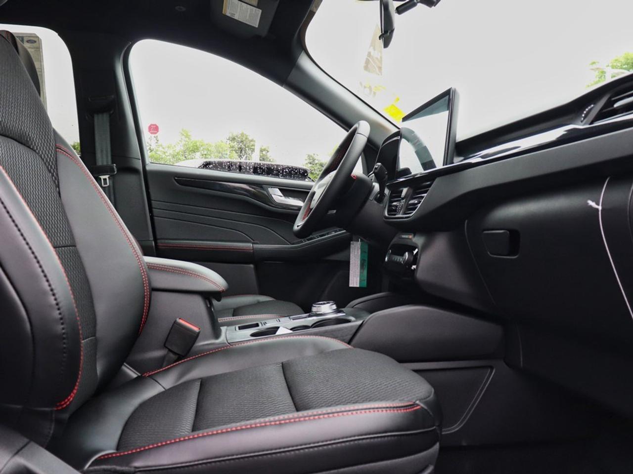 2025 Ford Escape ST-Line Select | AWD | 2.0L | TECH 2 | ROOF | TOW Photo