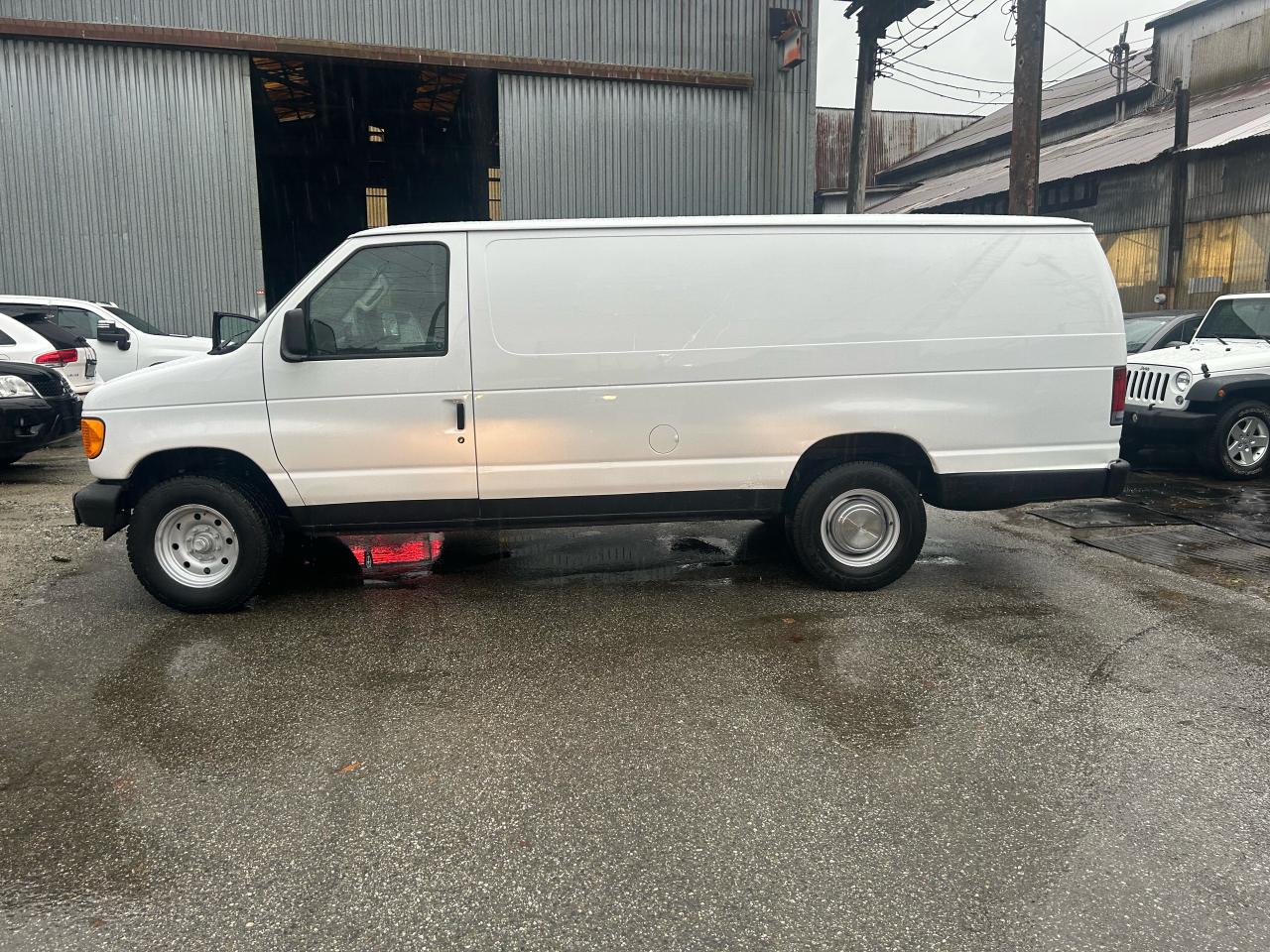 2006 Ford Econoline  - Photo #2