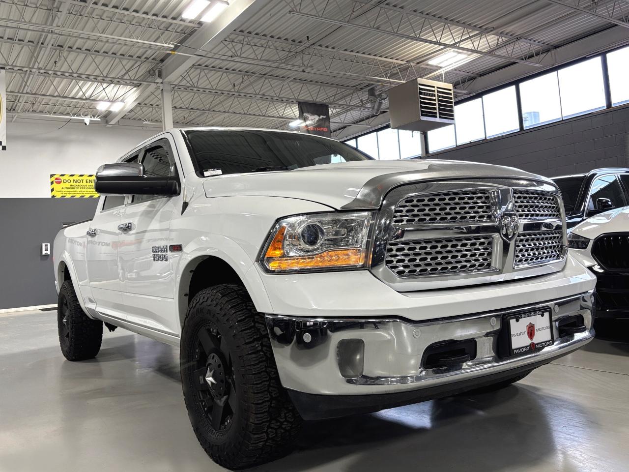 2018 RAM 1500 Laramie|ECODIESEL|4X4|CREW|LONGBOX|NAV|XDWHEELS|++ - Photo #2