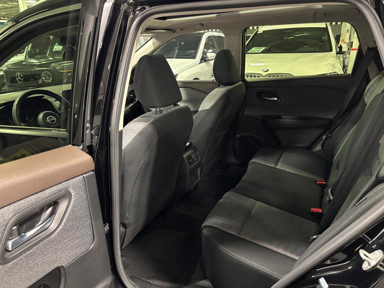 2023 Nissan Rogue SV AWD|MOONROOF|ALLOYS|360CAM|HEATEDSEATS|+++ - Photo #7