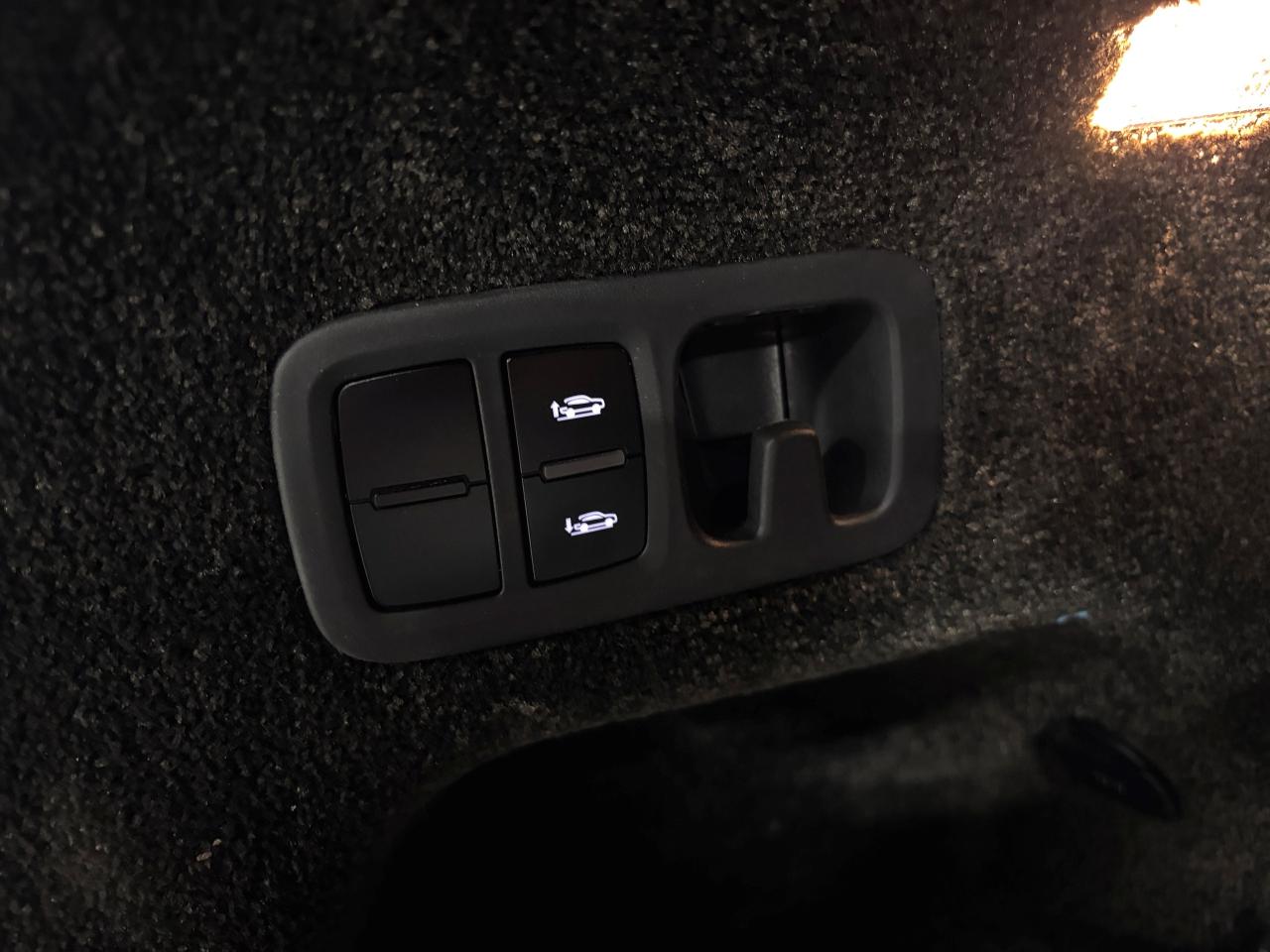 2019 Bentley Bentayga V8 AWD | NO LUX TAX | NIGHT VISION | HEADS UP | + - Photo #11