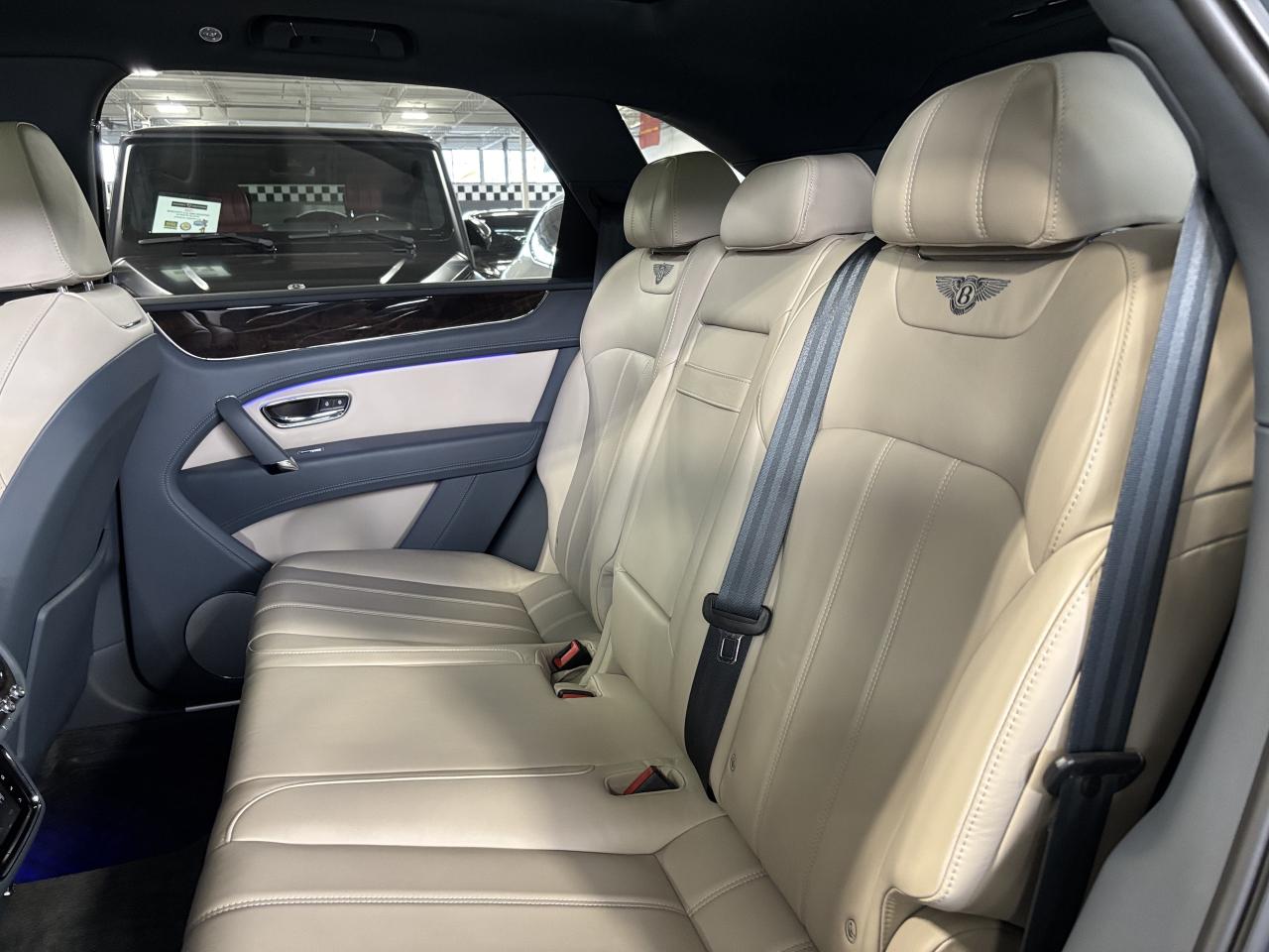 2019 Bentley Bentayga V8 AWD | NO LUX TAX | NIGHT VISION | HEADS UP | + - Photo #14