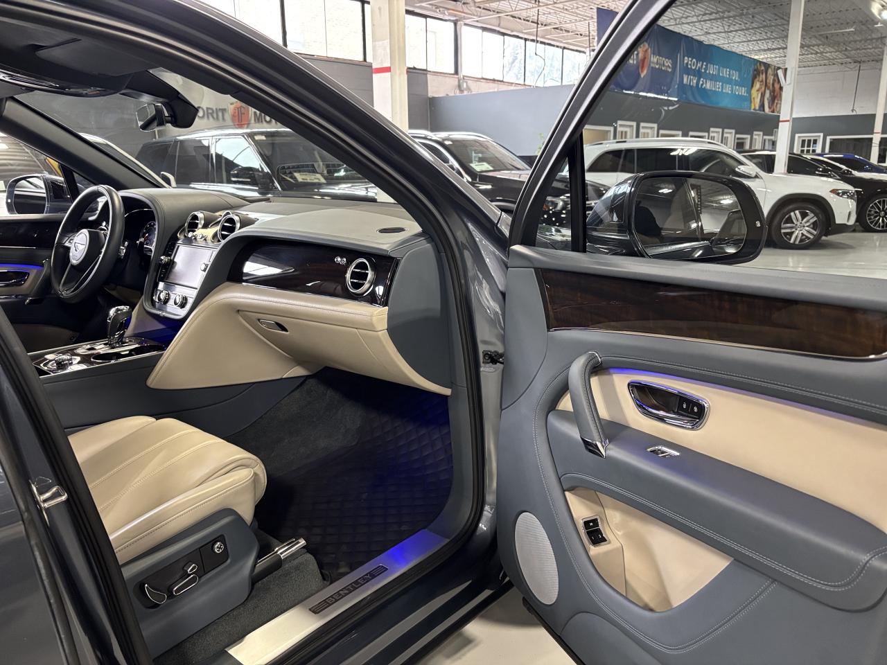 2019 Bentley Bentayga V8 AWD | NO LUX TAX | NIGHT VISION | HEADS UP | + - Photo #26