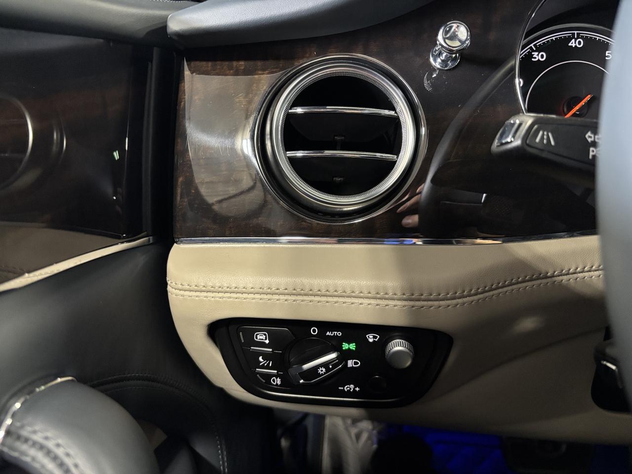 2019 Bentley Bentayga V8 AWD | NO LUX TAX | NIGHT VISION | HEADS UP | + - Photo #32