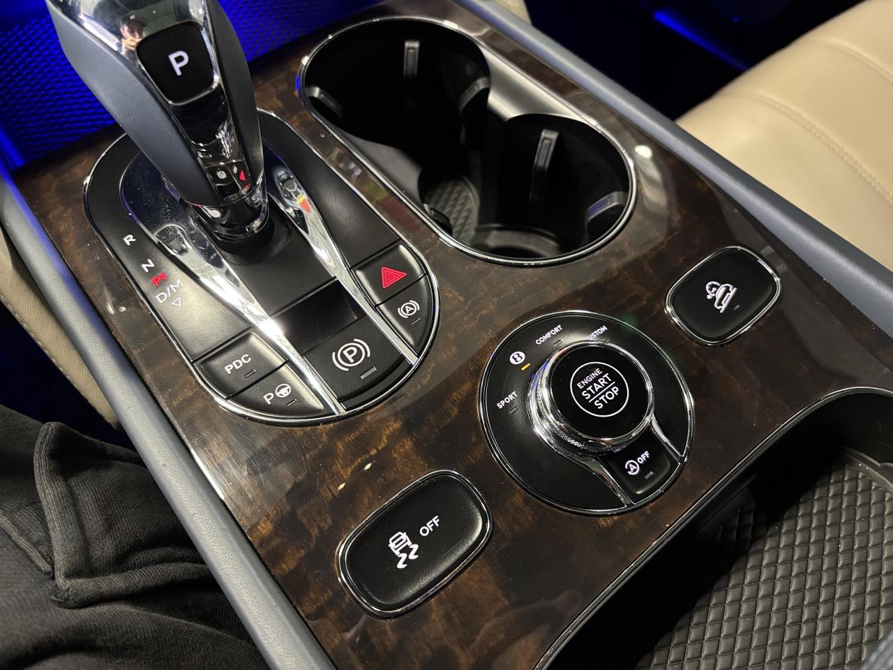 2019 Bentley Bentayga V8 AWD | NO LUX TAX | NIGHT VISION | HEADS UP | + - Photo #37