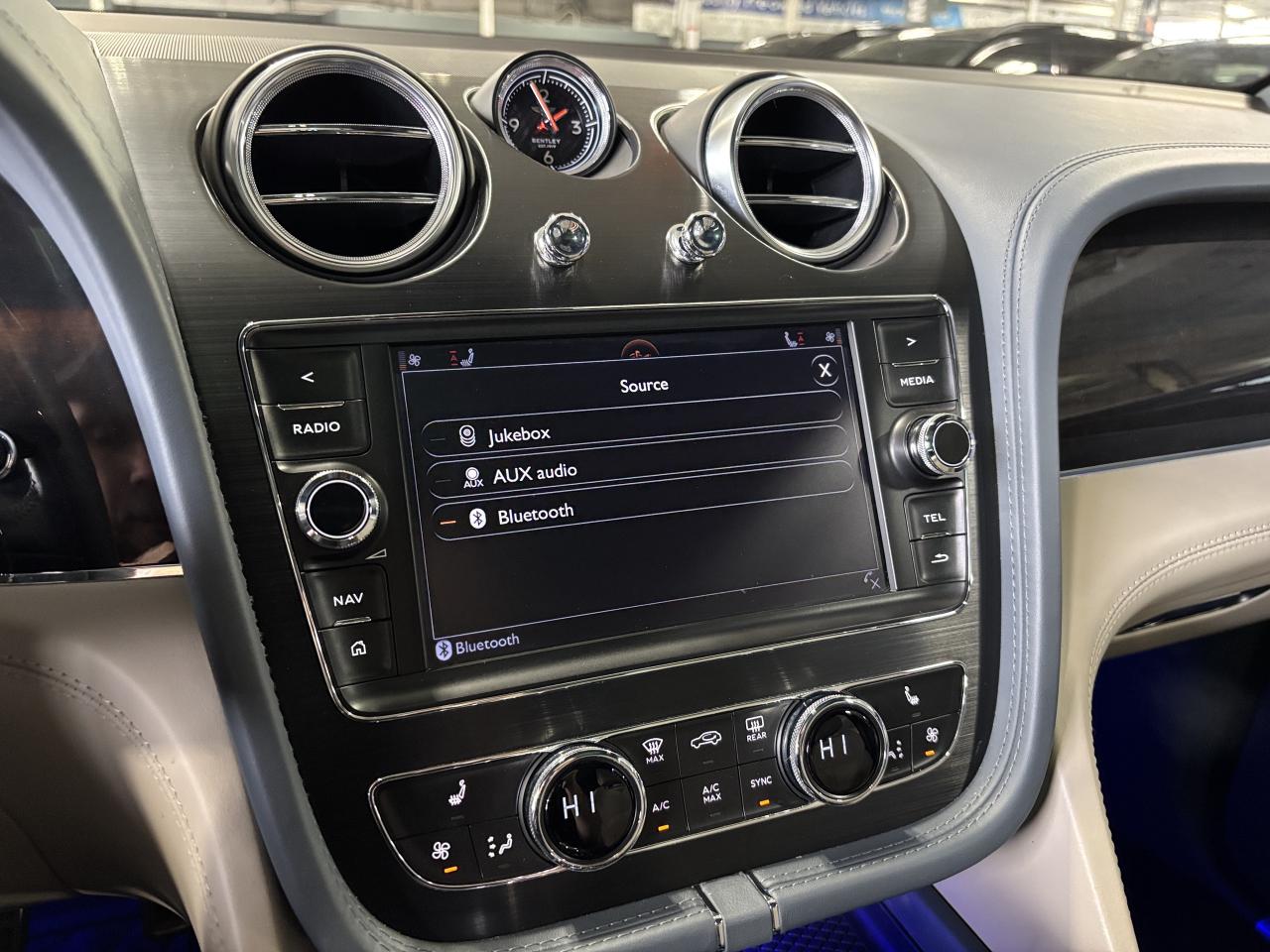 2019 Bentley Bentayga V8 AWD | NO LUX TAX | NIGHT VISION | HEADS UP | + - Photo #40