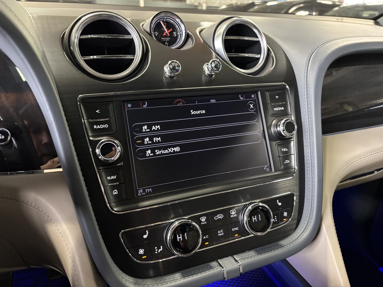 2019 Bentley Bentayga V8 AWD | NO LUX TAX | NIGHT VISION | HEADS UP | + - Photo #39