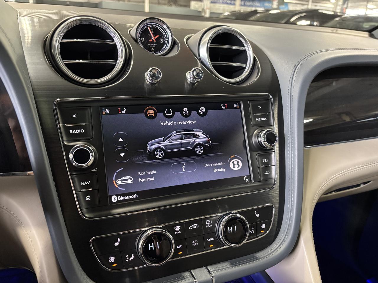 2019 Bentley Bentayga V8 AWD | NO LUX TAX | NIGHT VISION | HEADS UP | + - Photo #42