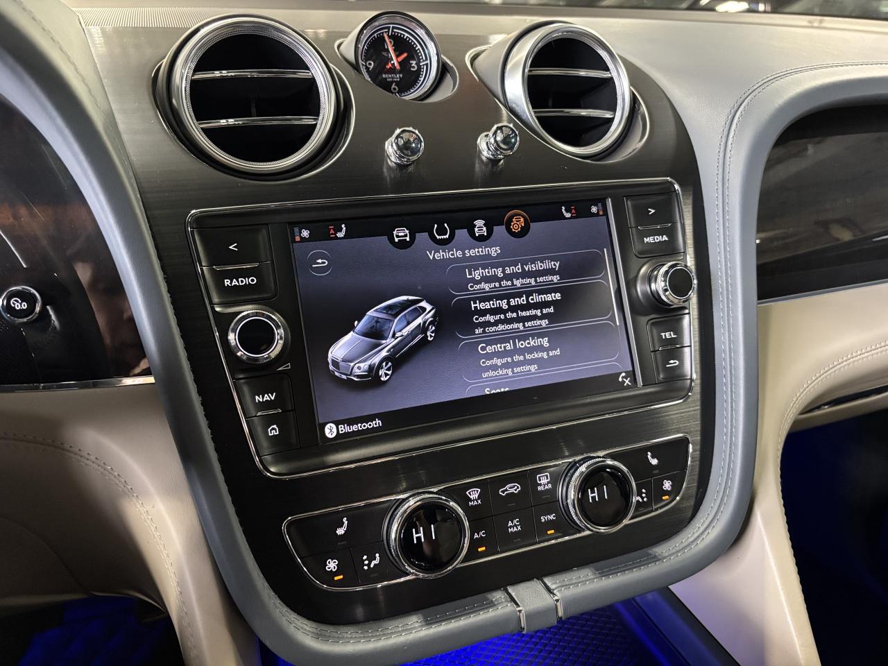 2019 Bentley Bentayga V8 AWD | NO LUX TAX | NIGHT VISION | HEADS UP | + - Photo #49