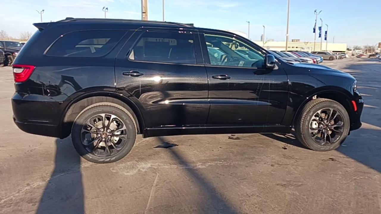 2025 Dodge Durango RMT START / HTD VENTILATED SEATS / BLACKTOP PKG Photo2