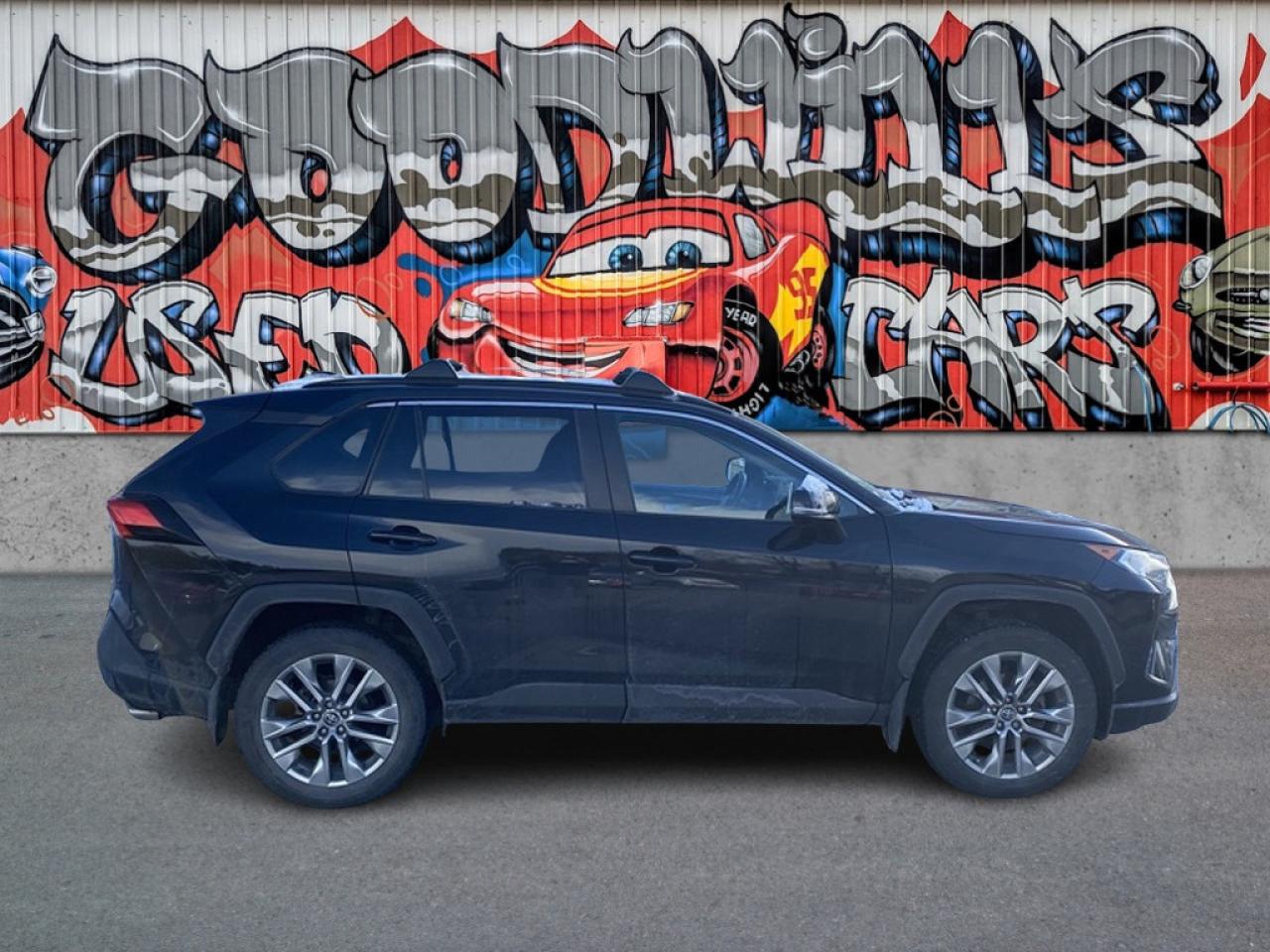 2020 Toyota RAV4 XLE, AWD, HEATED LEATHER, BACK UP CAMERA, SUNROOF!