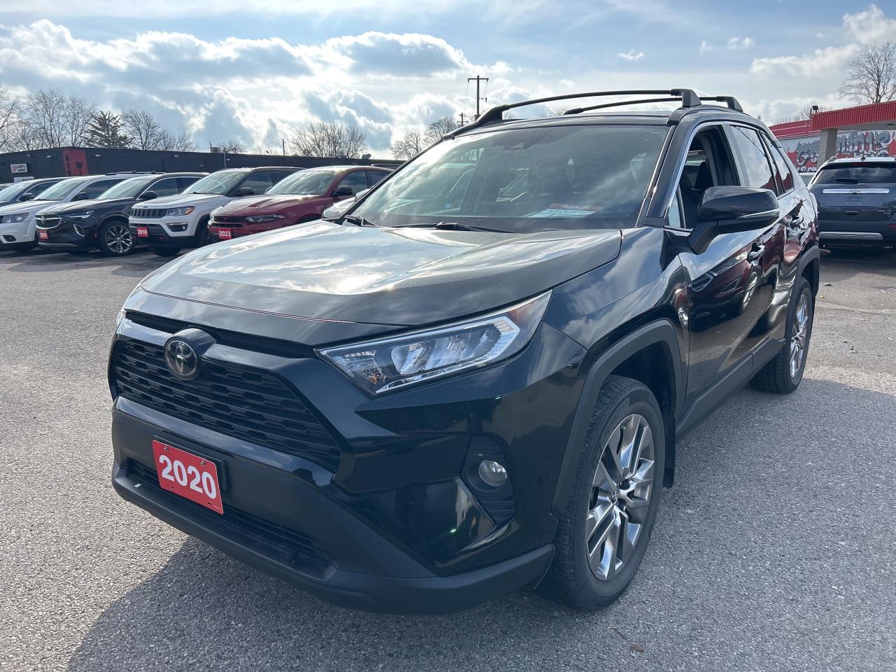 2020 Toyota RAV4 XLE, AWD, HEATED LEATHER, BACK UP CAMERA, SUNROOF! - Photo #2