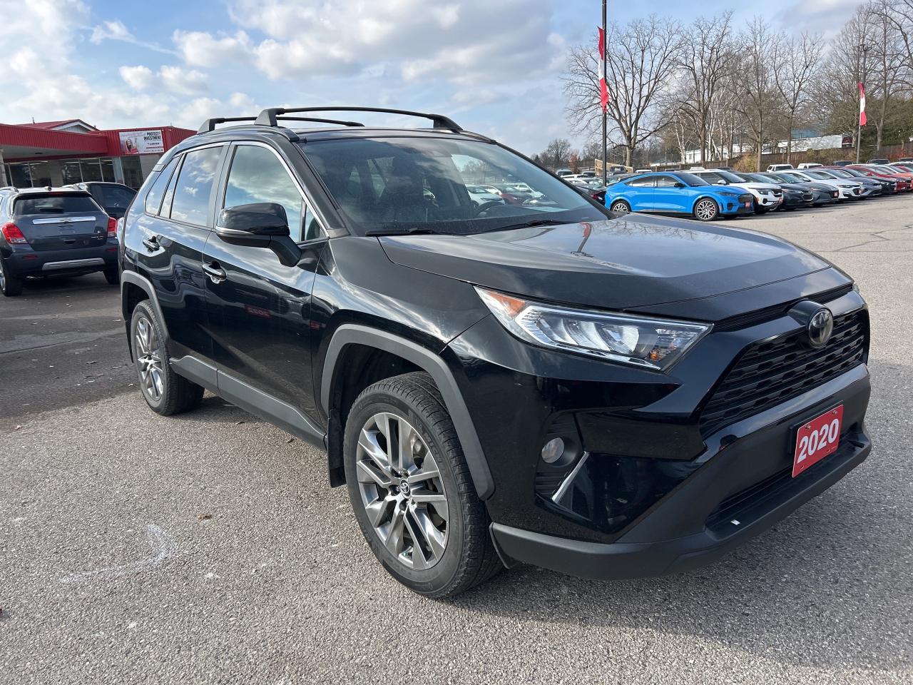 2020 Toyota RAV4 XLE, AWD, HEATED LEATHER, BACK UP CAMERA, SUNROOF! - Photo #4