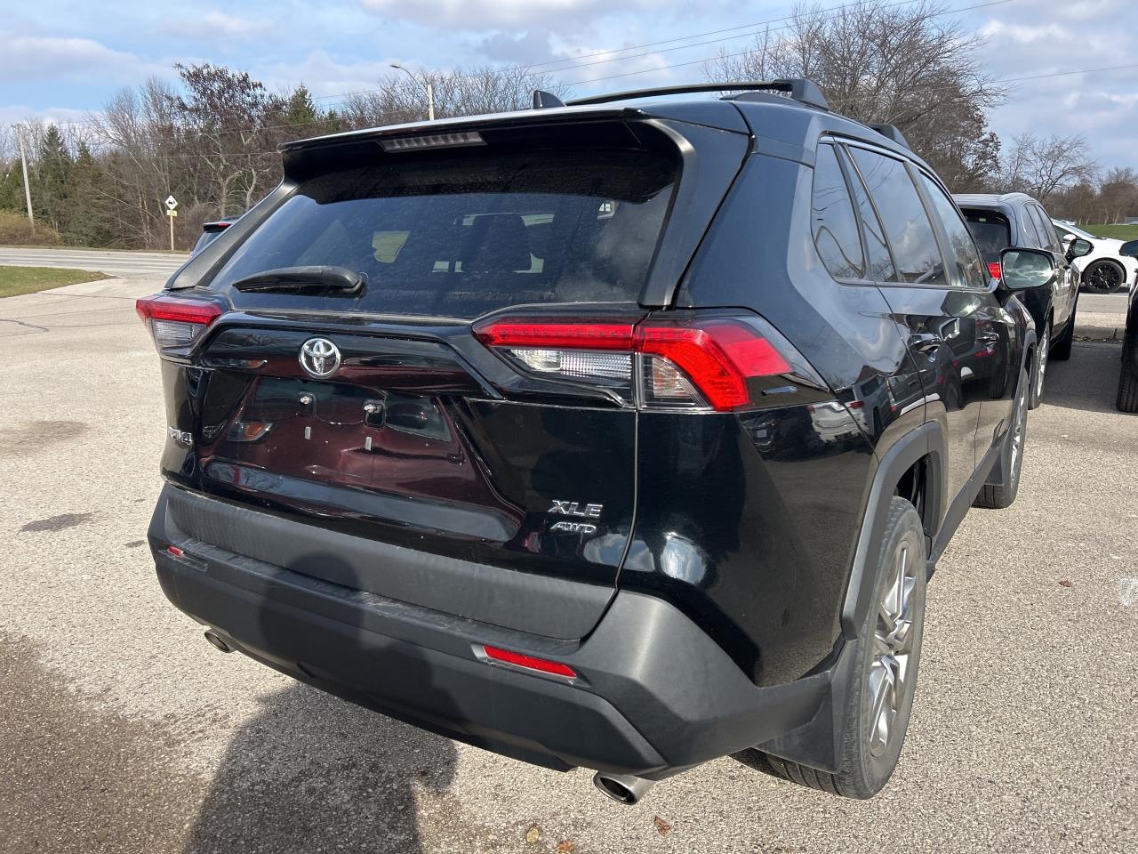 2020 Toyota RAV4 XLE, AWD, HEATED LEATHER, BACK UP CAMERA, SUNROOF! - Photo #6