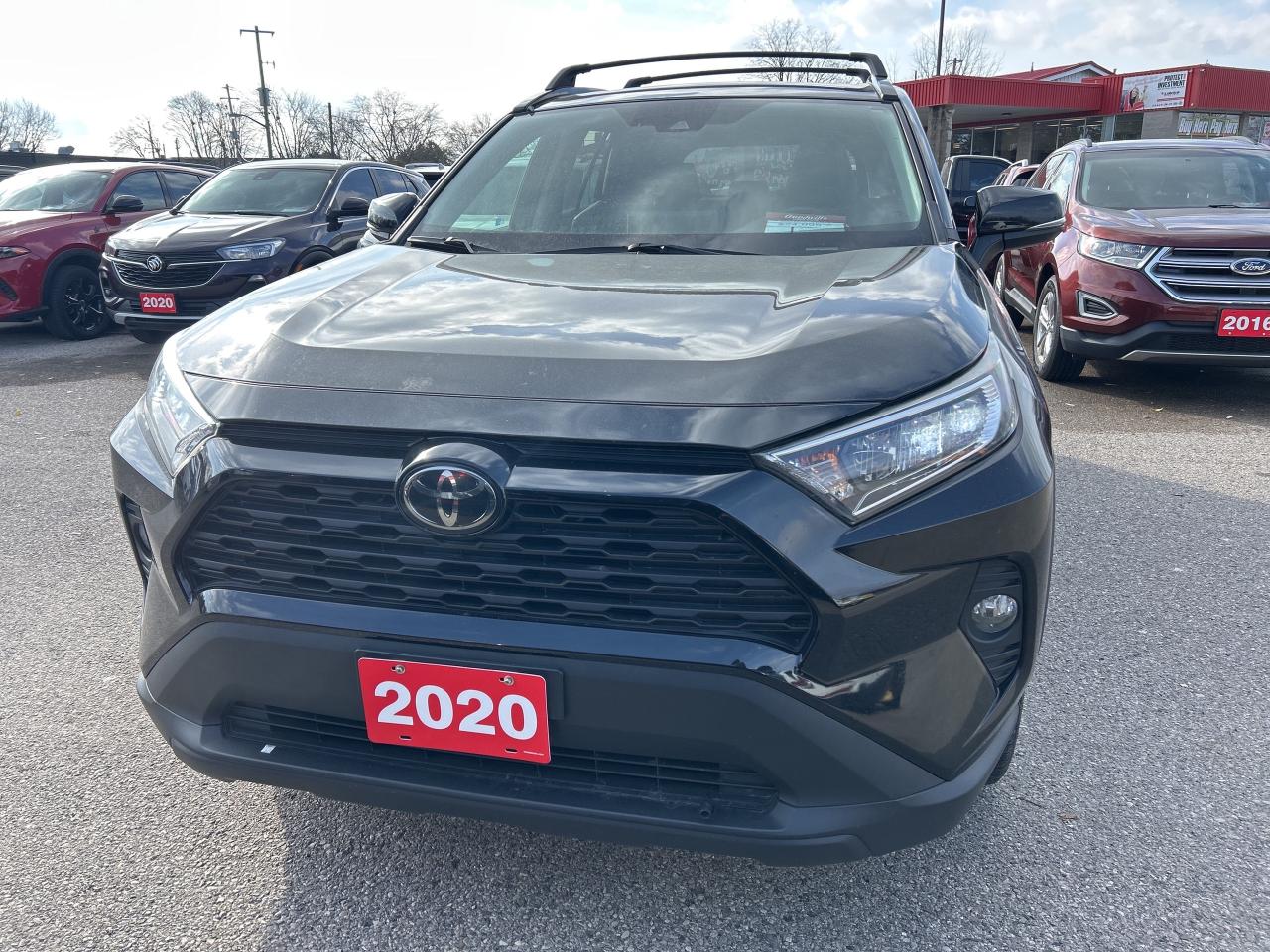 2020 Toyota RAV4 XLE, AWD, HEATED LEATHER, BACK UP CAMERA, SUNROOF! - Photo #3