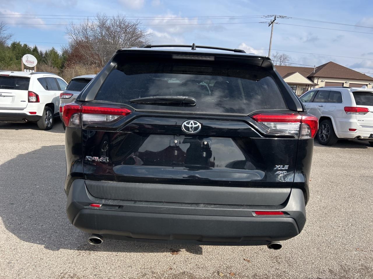 2020 Toyota RAV4 XLE, AWD, HEATED LEATHER, BACK UP CAMERA, SUNROOF! - Photo #7