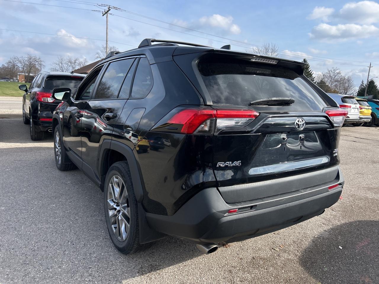 2020 Toyota RAV4 XLE, AWD, HEATED LEATHER, BACK UP CAMERA, SUNROOF! - Photo #8
