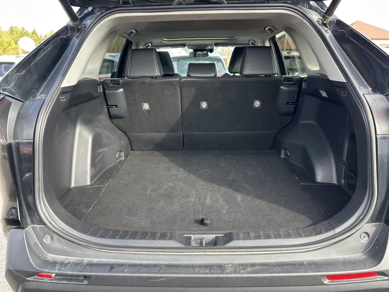 2020 Toyota RAV4 XLE, AWD, HEATED LEATHER, BACK UP CAMERA, SUNROOF! - Photo #11