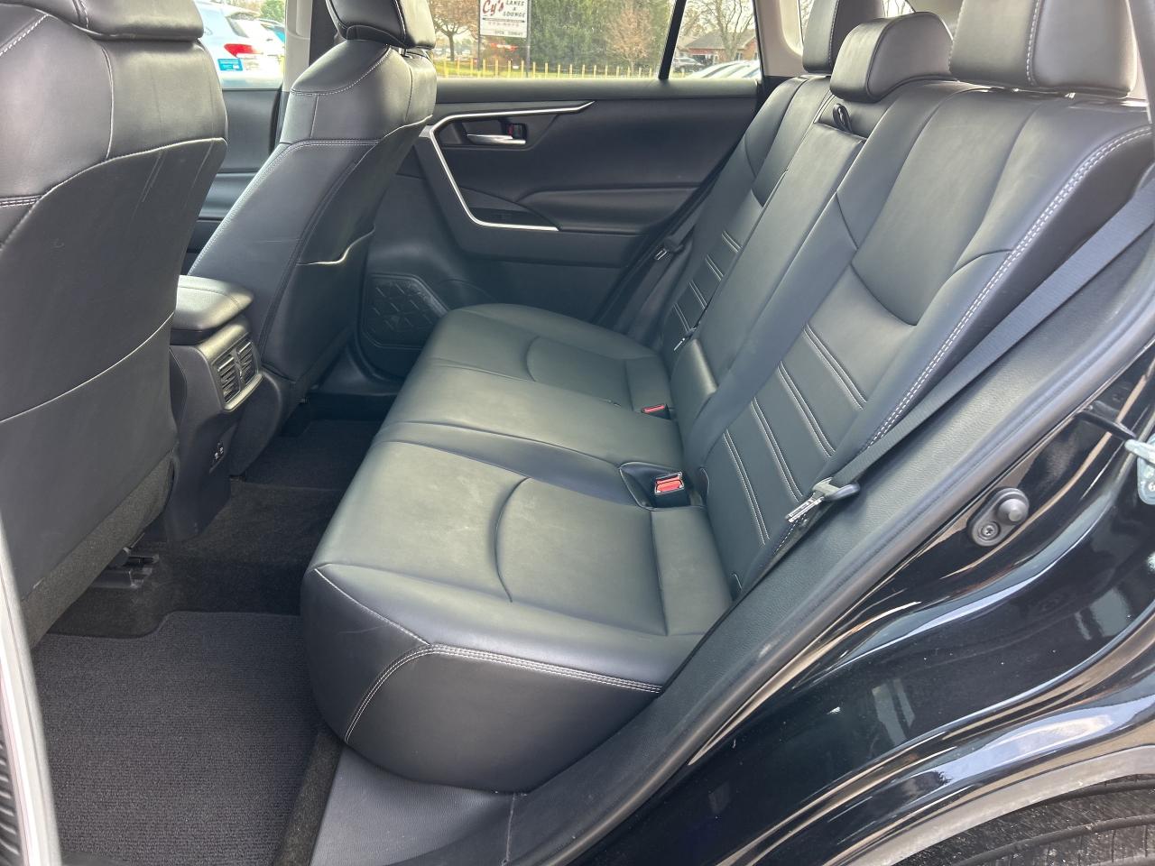 2020 Toyota RAV4 XLE, AWD, HEATED LEATHER, BACK UP CAMERA, SUNROOF! - Photo #12