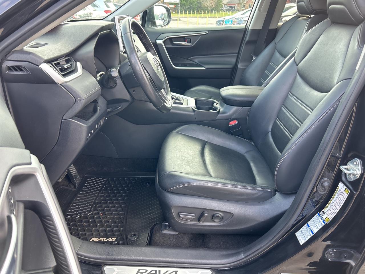 2020 Toyota RAV4 XLE, AWD, HEATED LEATHER, BACK UP CAMERA, SUNROOF! - Photo #15