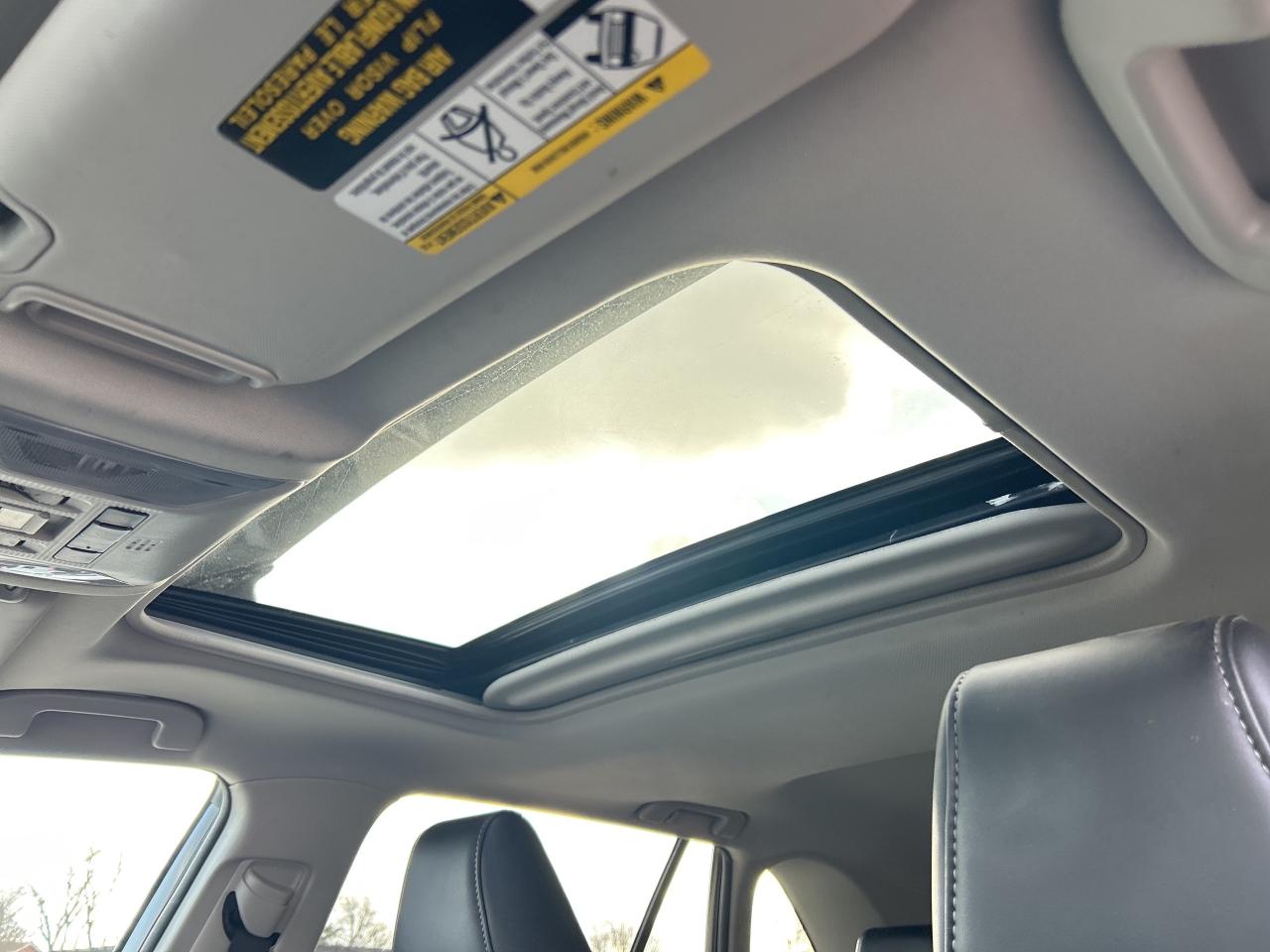 2020 Toyota RAV4 XLE, AWD, HEATED LEATHER, BACK UP CAMERA, SUNROOF! - Photo #17