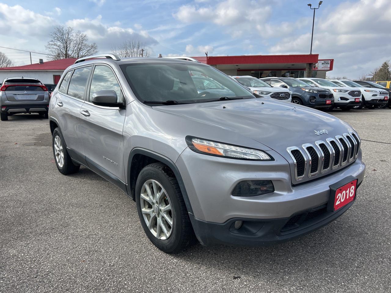 2018 Jeep Cherokee NORTH EDITION, CLEAN CARFAX, FRONT WHEEL DRIVE - Photo #4