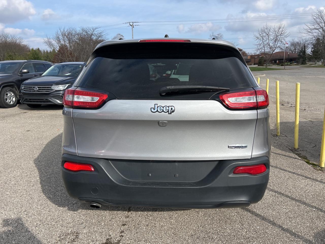 2018 Jeep Cherokee NORTH EDITION, CLEAN CARFAX, FRONT WHEEL DRIVE - Photo #6