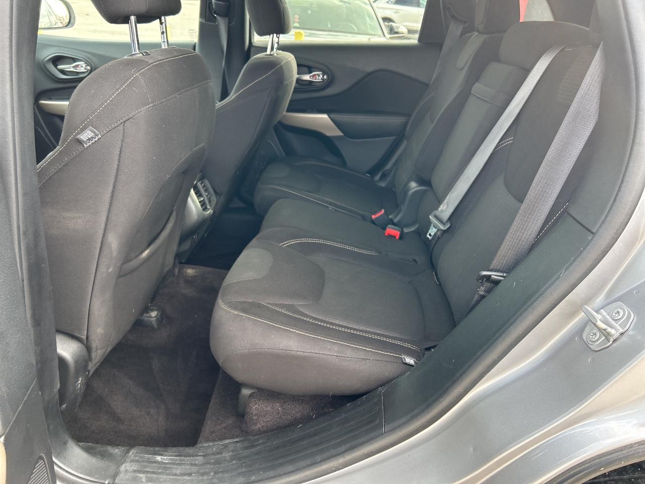 2018 Jeep Cherokee NORTH EDITION, CLEAN CARFAX, FRONT WHEEL DRIVE - Photo #11