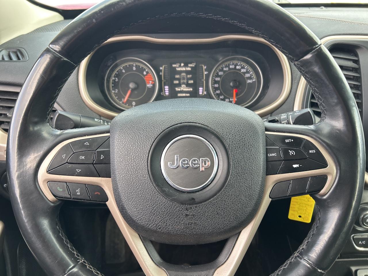 2018 Jeep Cherokee NORTH EDITION, CLEAN CARFAX, FRONT WHEEL DRIVE - Photo #16