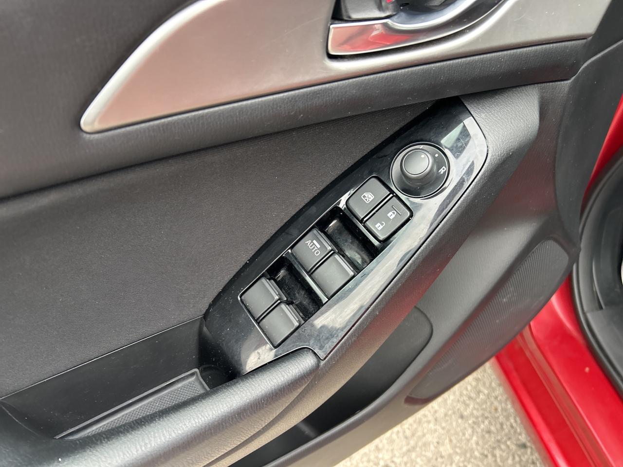 2018 Mazda MAZDA3 GS, SUNROOF, AUTO, HEATED CLOTH, CLEAN CARFAX! - Photo #13