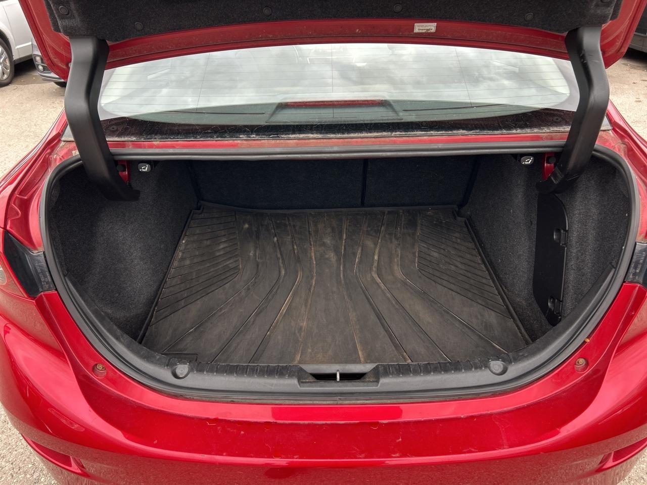 2018 Mazda MAZDA3 GS, SUNROOF, AUTO, HEATED CLOTH, CLEAN CARFAX! - Photo #16