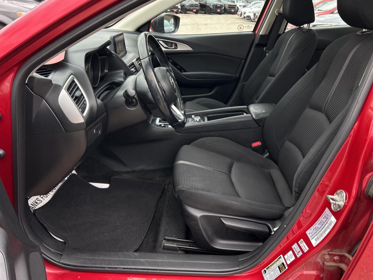 2018 Mazda MAZDA3 GS, SUNROOF, AUTO, HEATED CLOTH, CLEAN CARFAX! - Photo #12