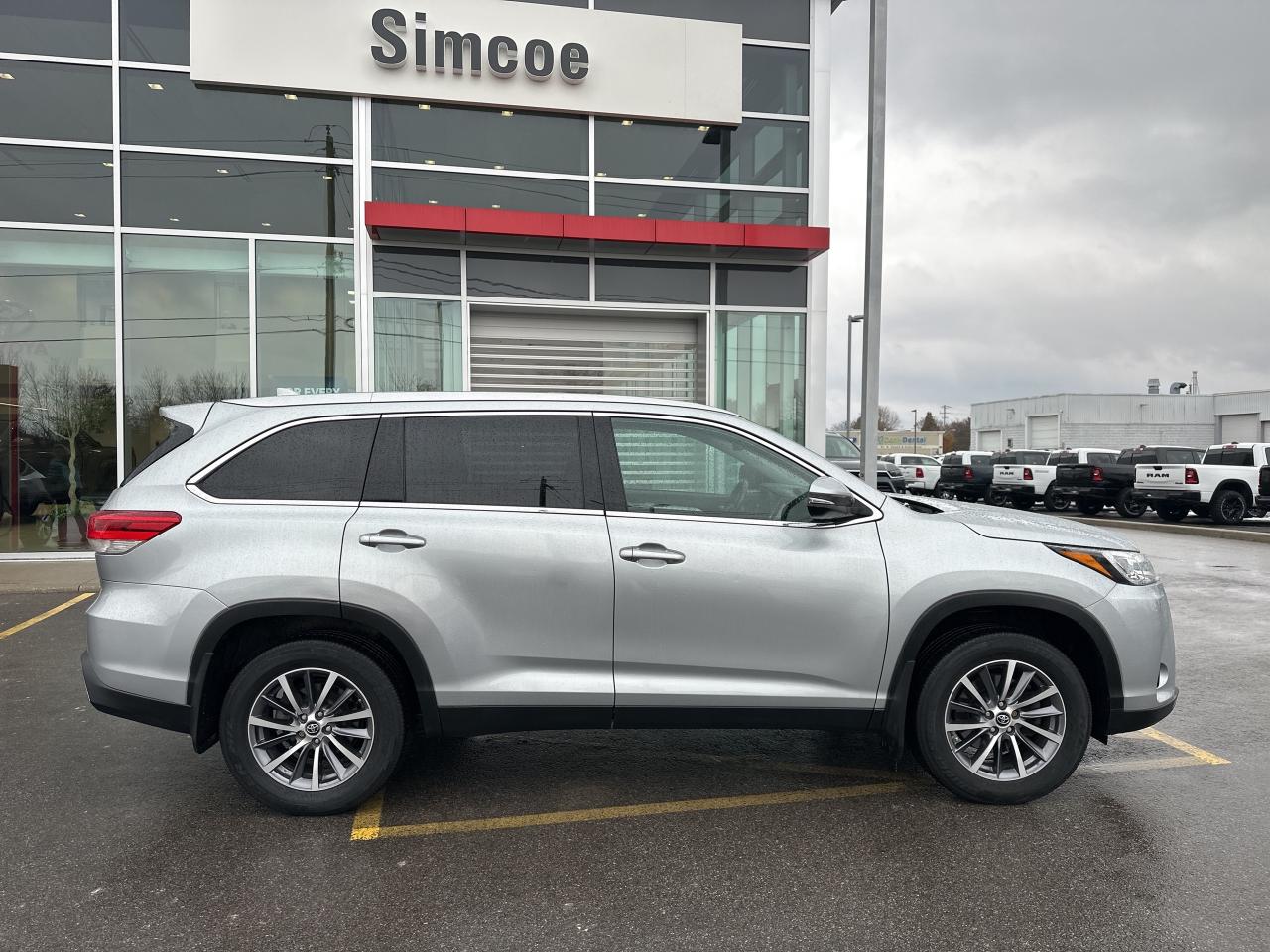 2019 Toyota Highlander XLE Photo3