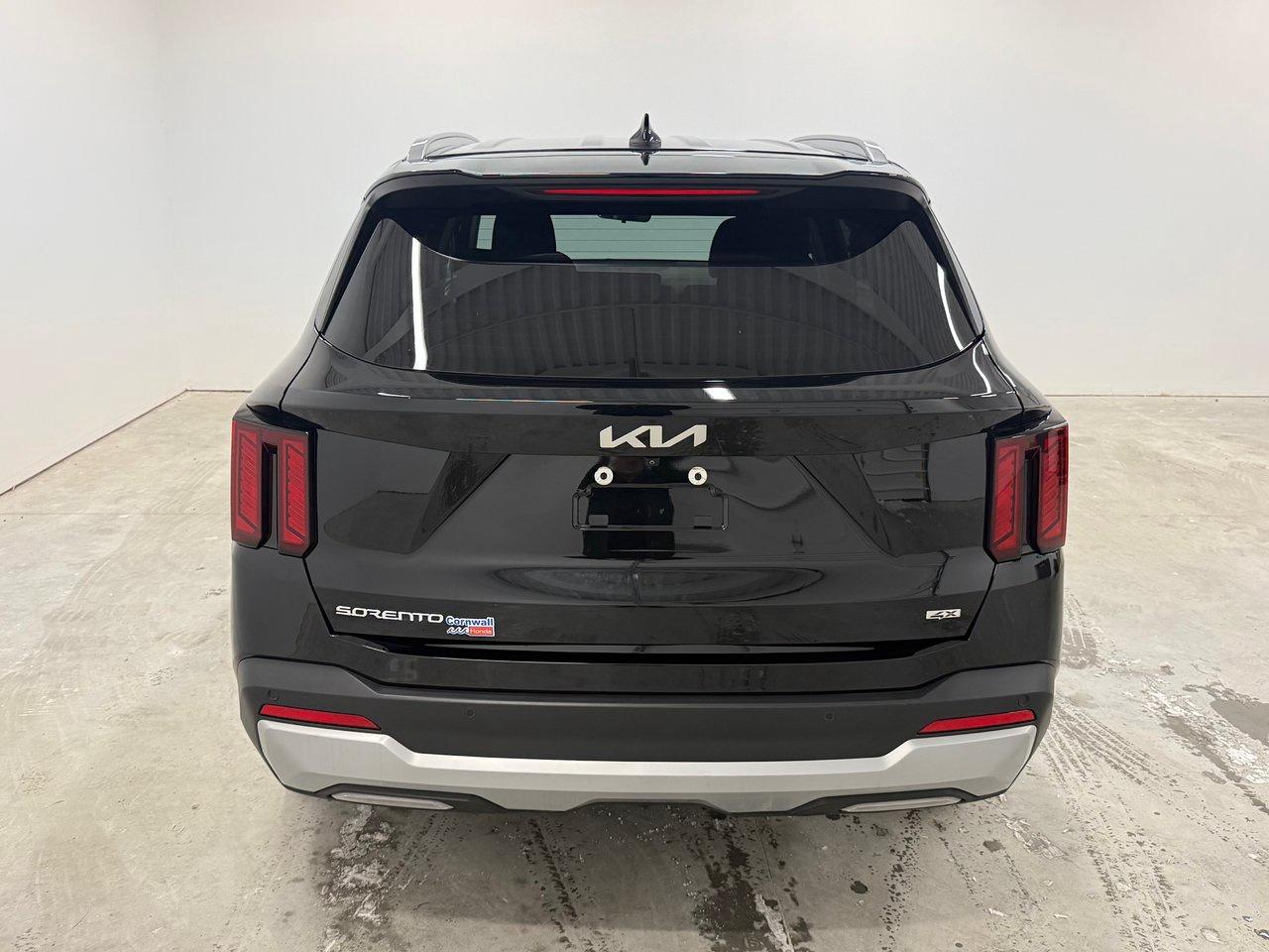 2025 Kia Sorento LX Photo4