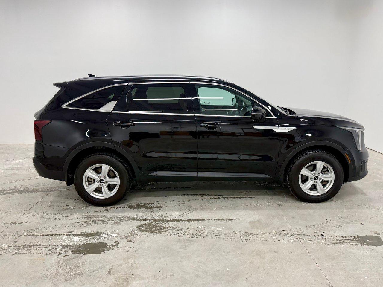 2025 Kia Sorento LX Photo