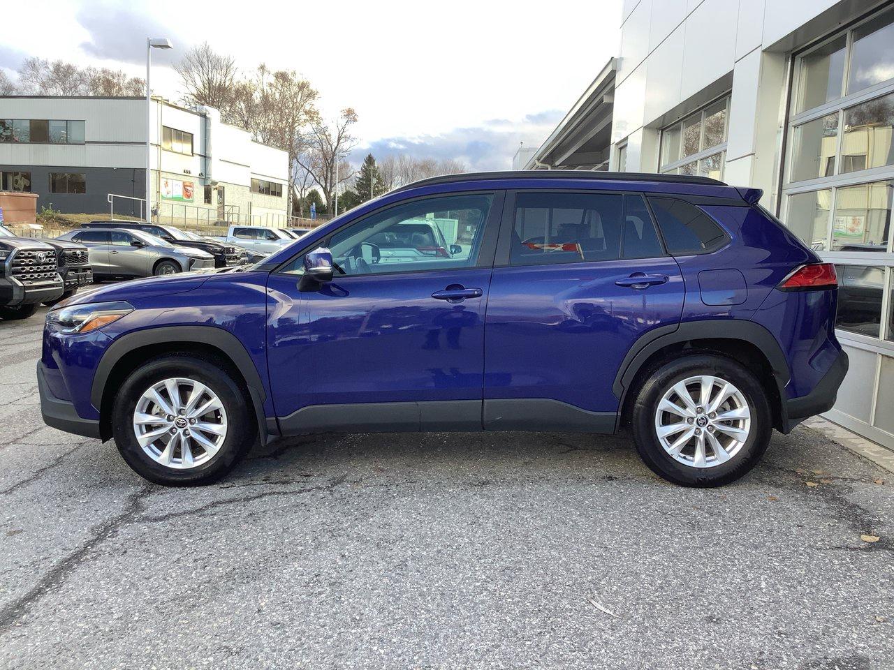 2022 Toyota Corolla Cross LE Photo4