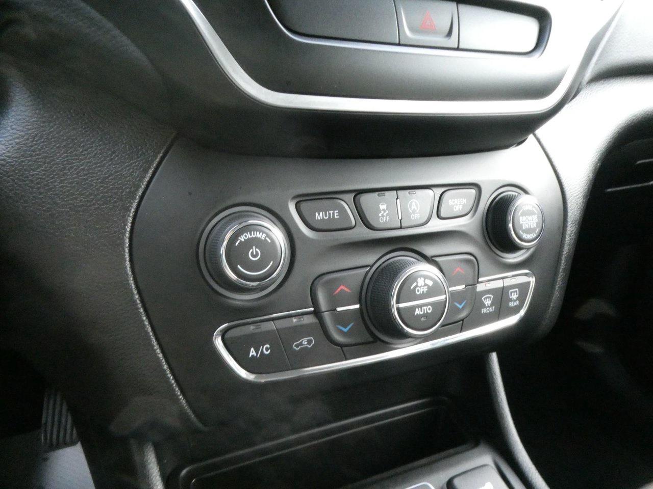 2022 Jeep Cherokee Latitude LUX Altitude Photo