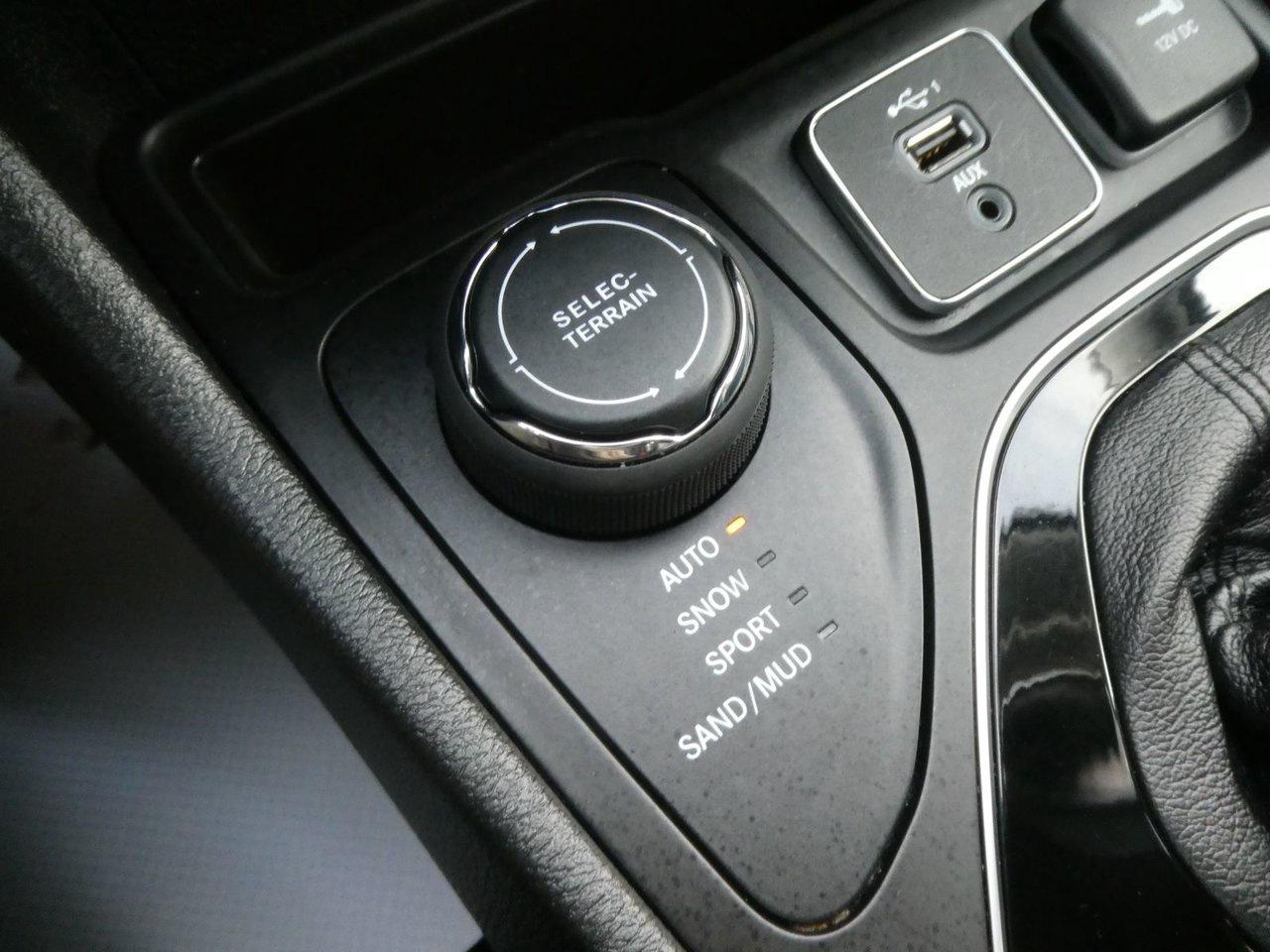 2022 Jeep Cherokee Latitude LUX Altitude Photo