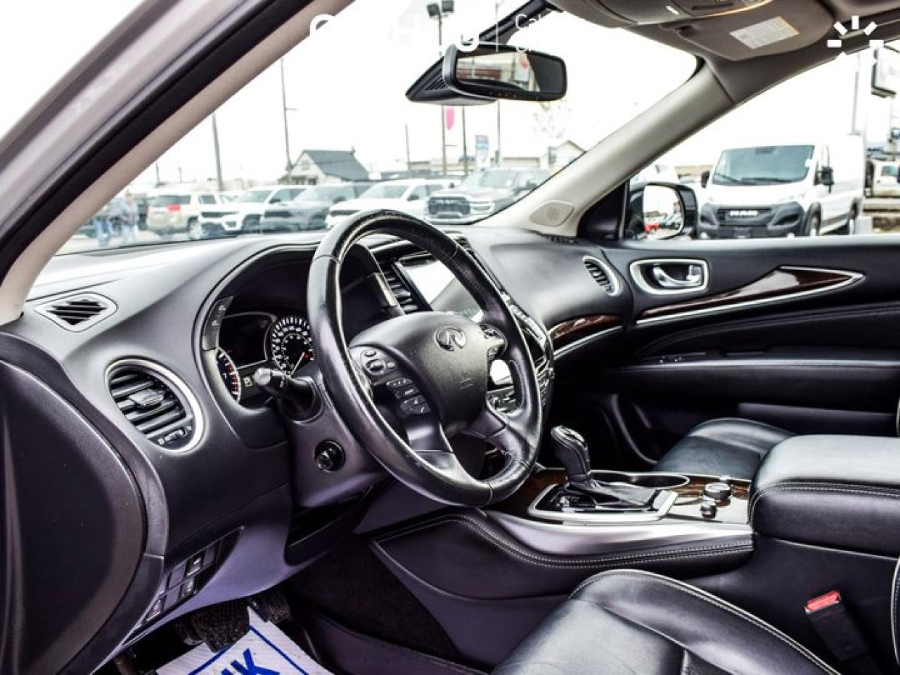 2019 Infiniti QX60 PURE AWD 7 Seater Pano Sunroof Heated and Ventilated front Seats Photo
