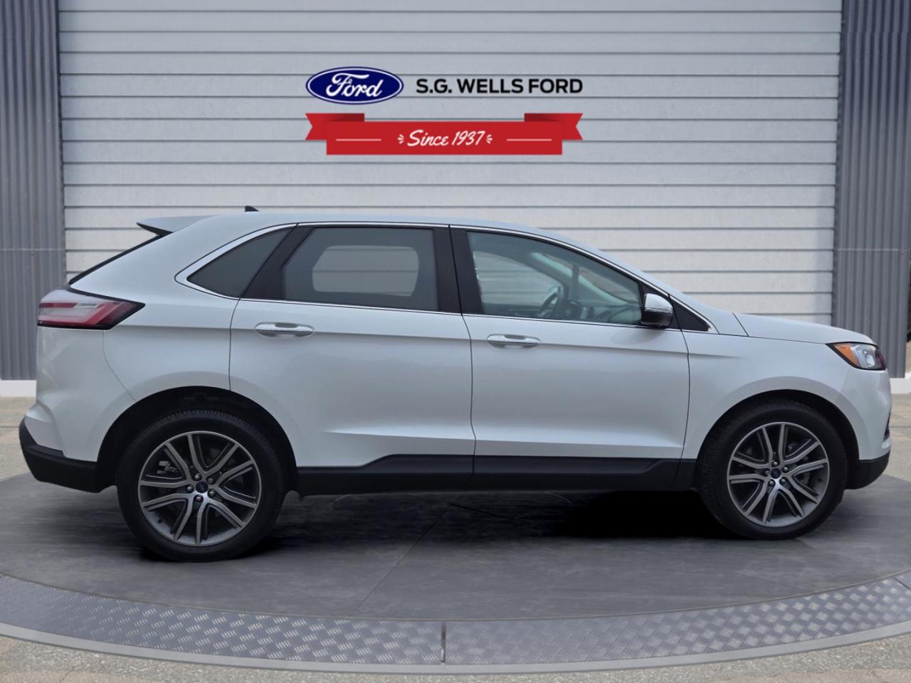 2021 Ford Edge Titanium Photo