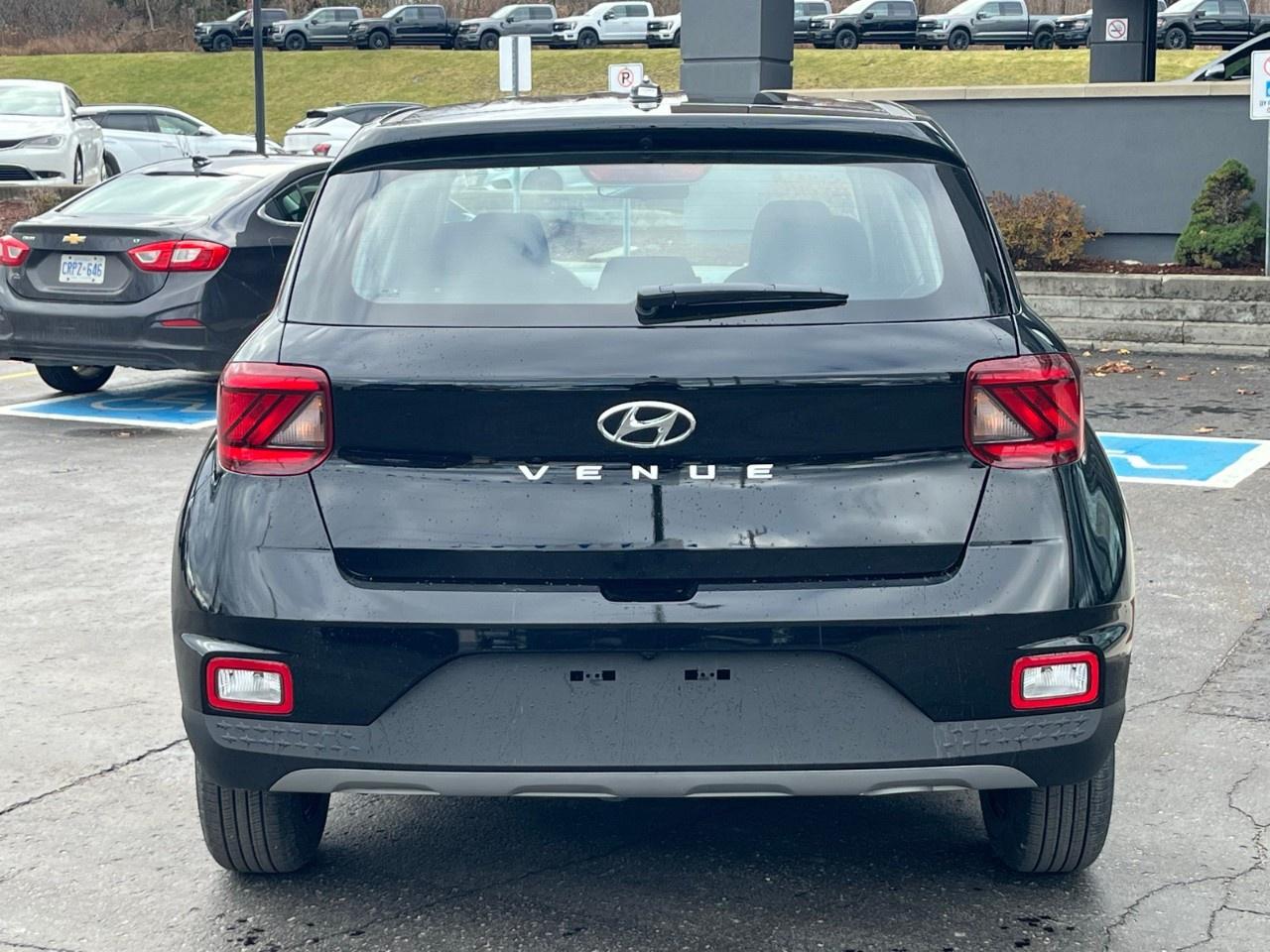 2026 Hyundai Venue Essential IVT Photo4