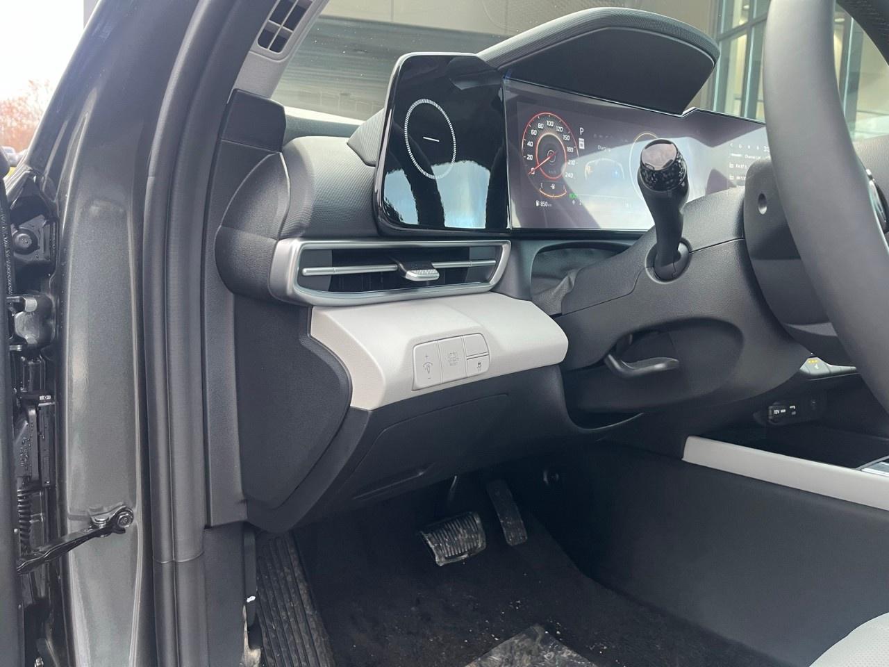 2026 Hyundai Elantra Hybrid Luxury Sedan w/Two-Tone Interior Photo