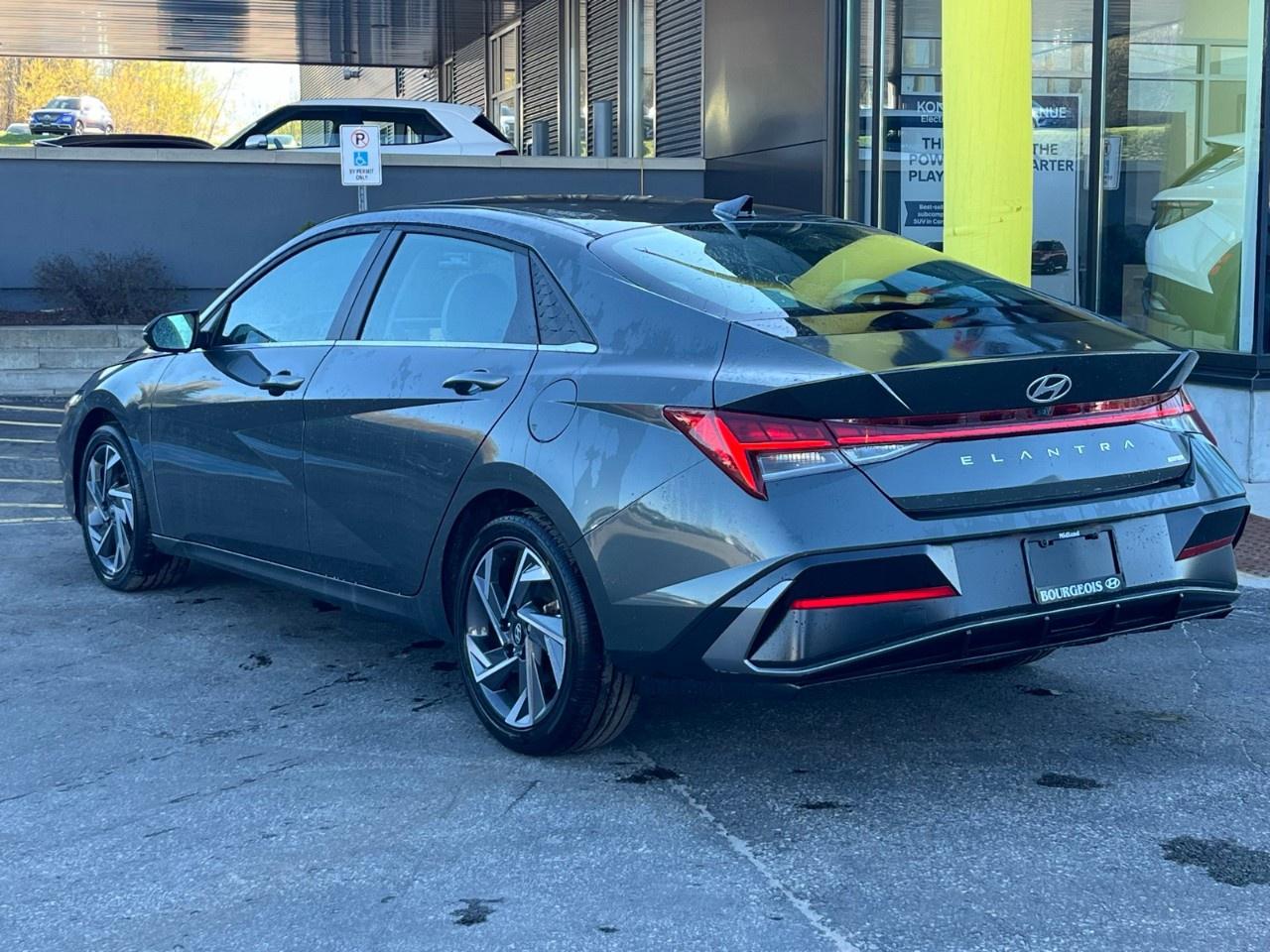 2026 Hyundai Elantra Hybrid Luxury Sedan w/Two-Tone Interior Photo4