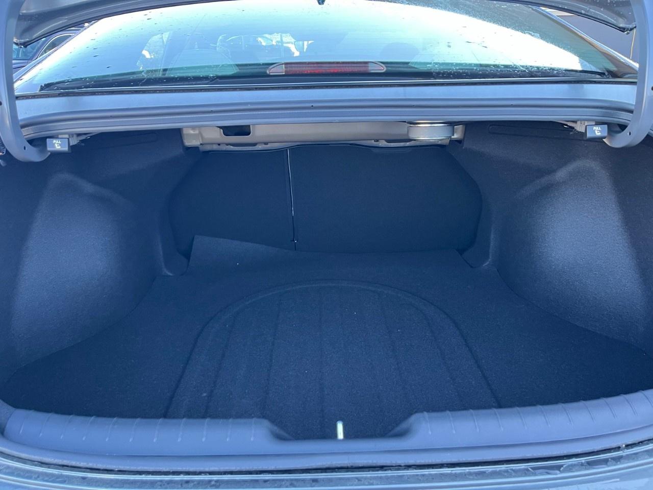 2026 Hyundai Elantra Hybrid Luxury Sedan w/Two-Tone Interior Photo