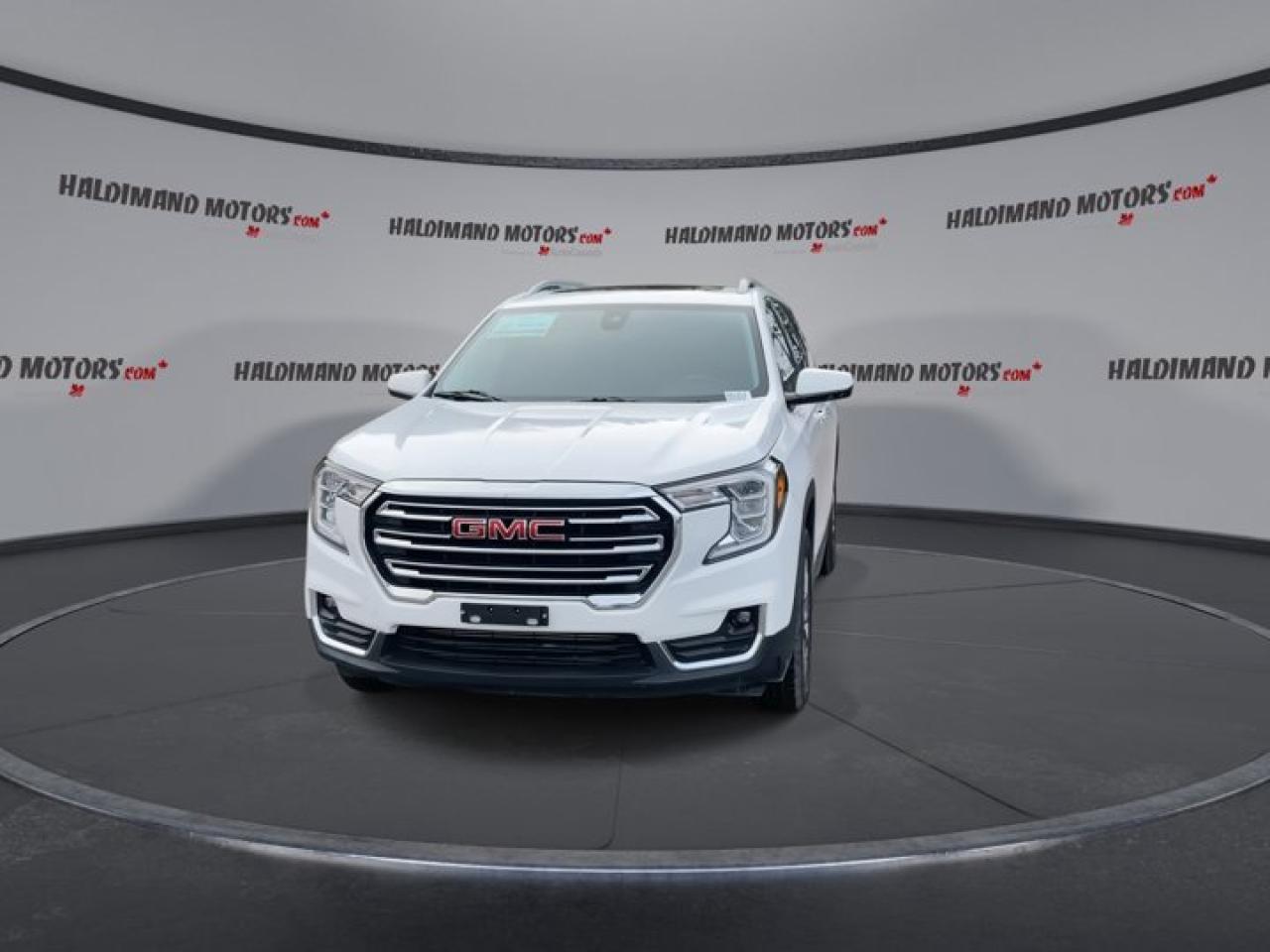 2022 GMC Terrain SLT AWD | Panoramic Roof | Remote Start | Leather Seats Photo2