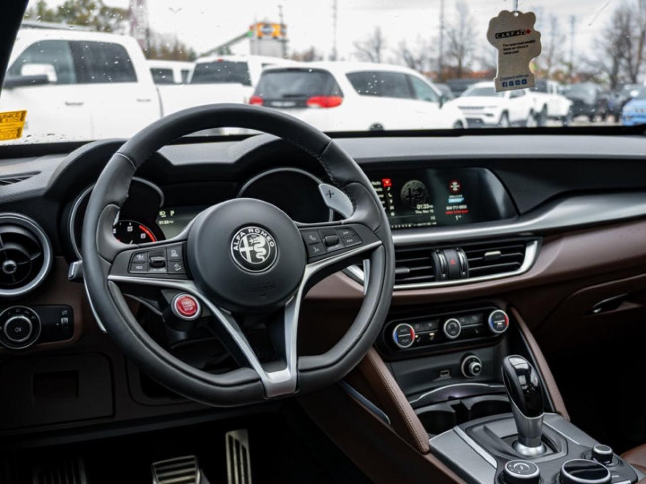 2018 Alfa Romeo Stelvio Ti Sport Photo2