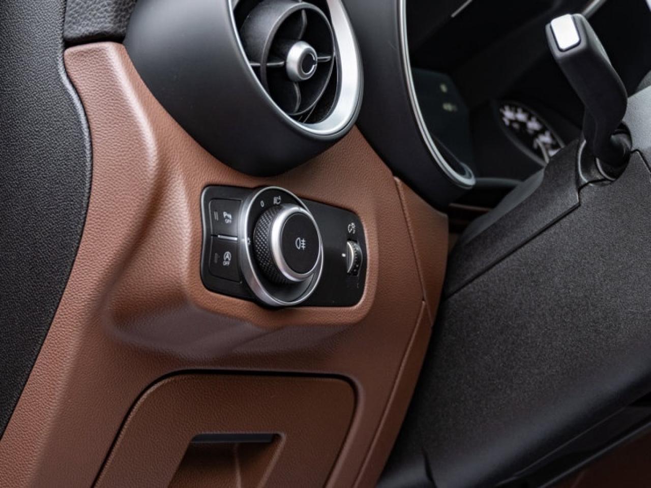 2018 Alfa Romeo Stelvio Ti Sport Photo