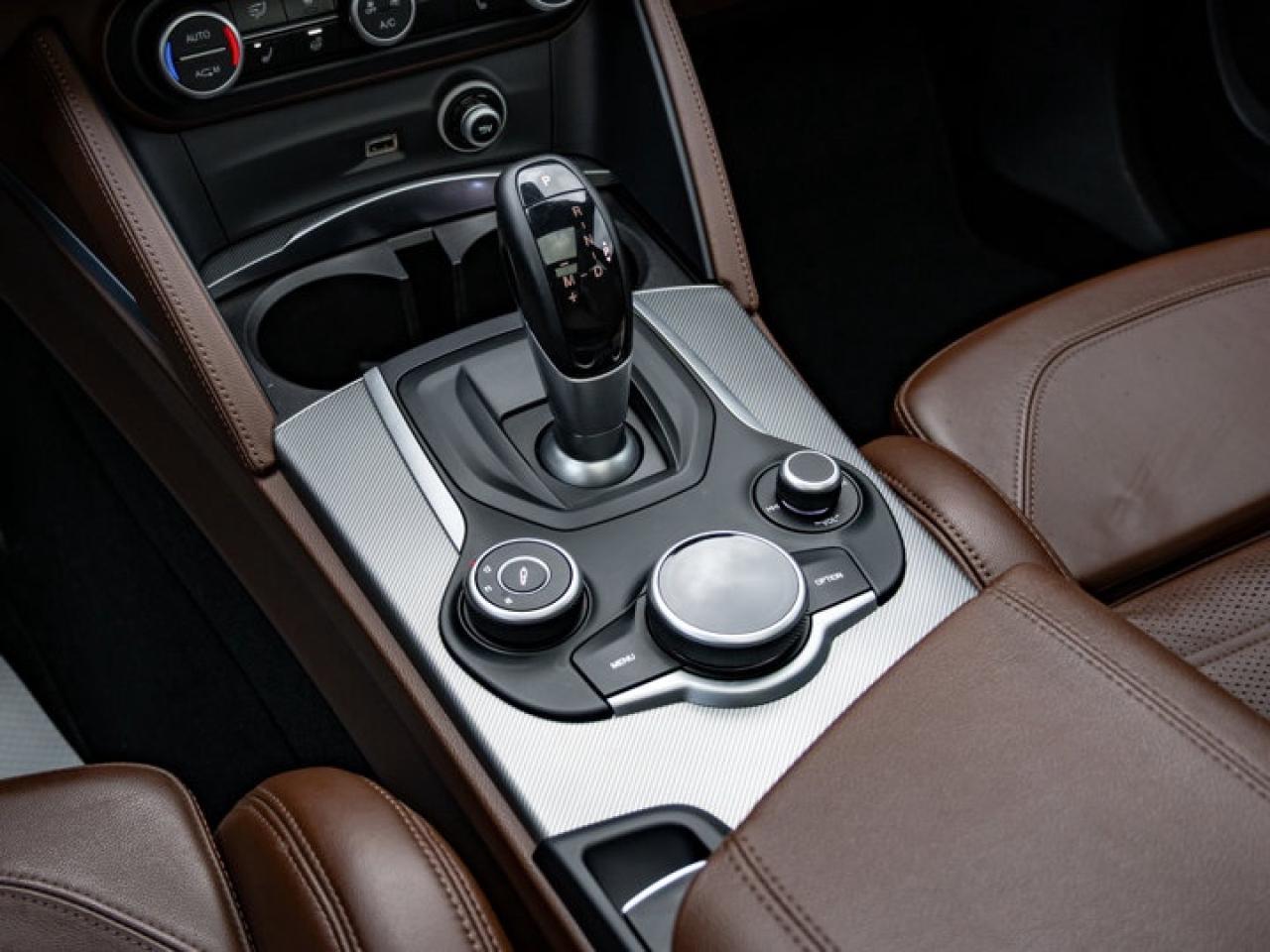 2018 Alfa Romeo Stelvio Ti Sport Photo