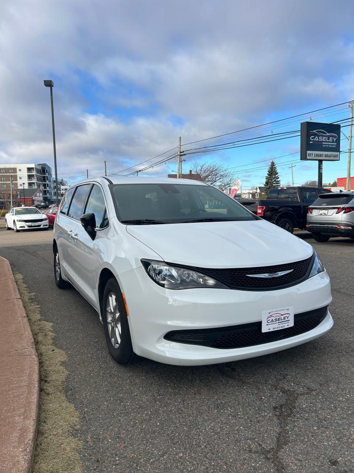 2024 Chrysler Grand Caravan SXT - Photo #3